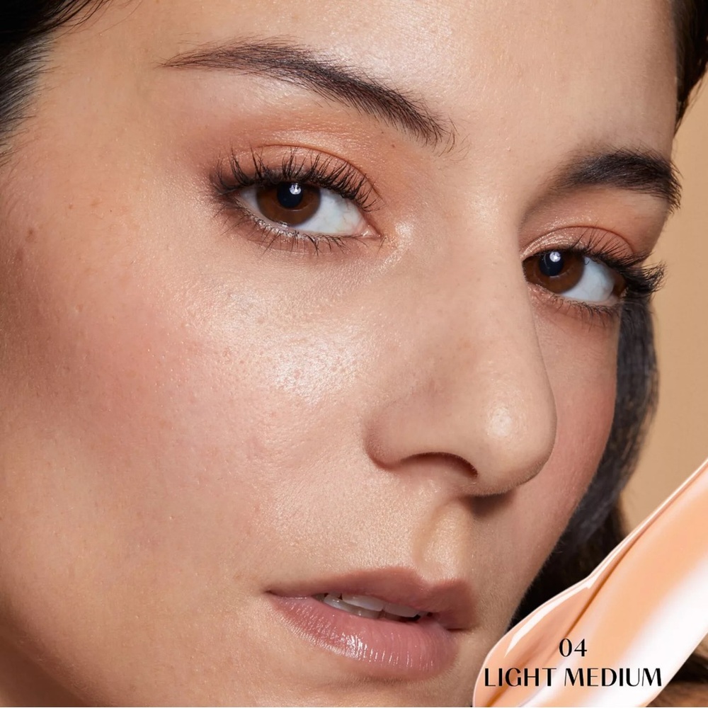 Glowish by Huda Beauty Bright Light Sheer Concealer- Light/Medium 04   (BNIB) - Picture 3 of 10